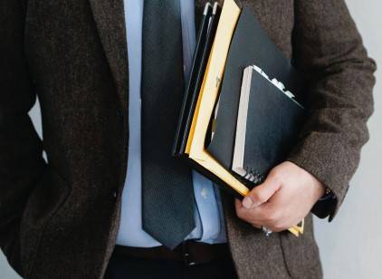 Les professionnels du droit exerçant sous la forme de sociétés commerciales de droit commun sur la sellette
